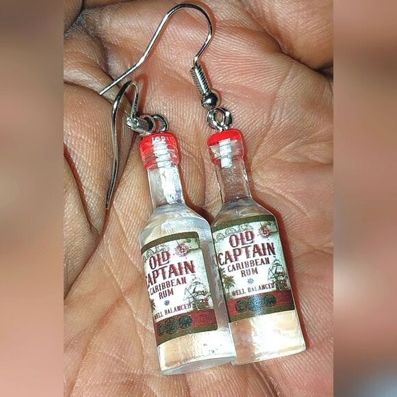 Super cute retro boozy resin earring - Picture 2 of 5